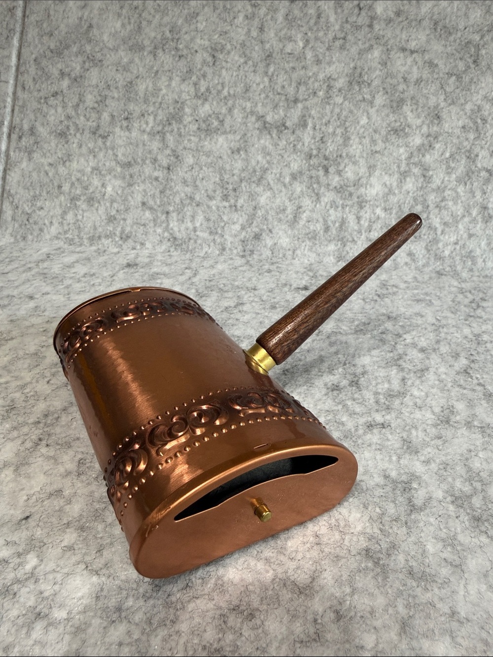 Vtg handheld copper decorative table crumb sweeper 5.5” wide 3.5” deep